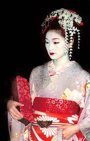 Une Geisha dans la rue - Copyright F. Jeorge